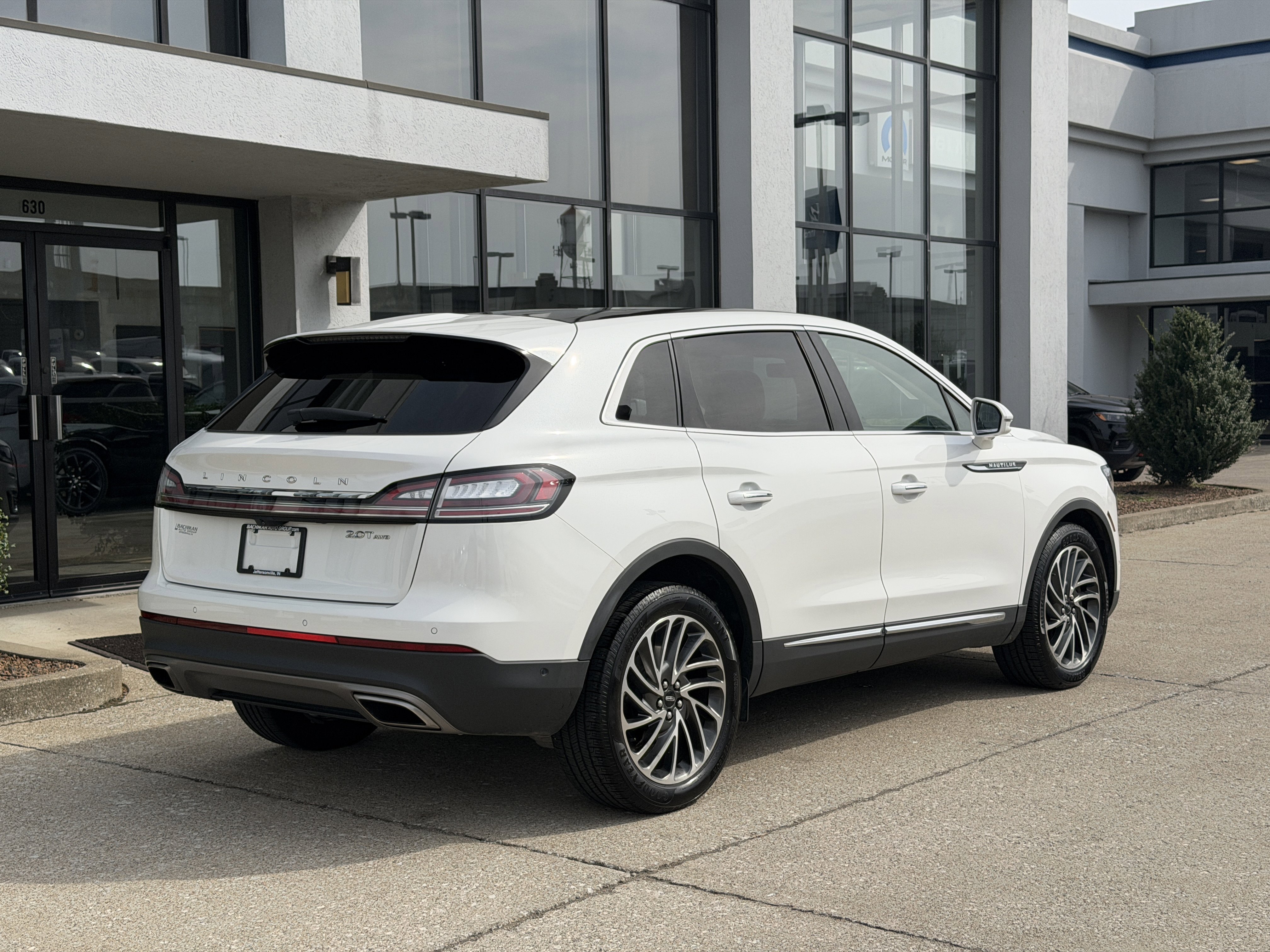 Used 2020 Pristine White Lincoln Reserve image 4