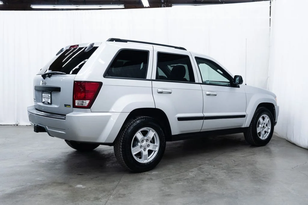 Used 2007 Silver Jeep Laredo image 6