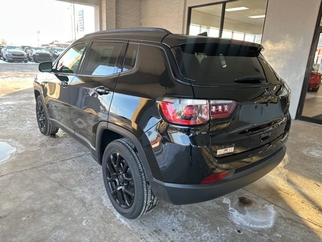 New 2026 Diamond Black Crystal Pearlcoat Jeep Latitude image 3