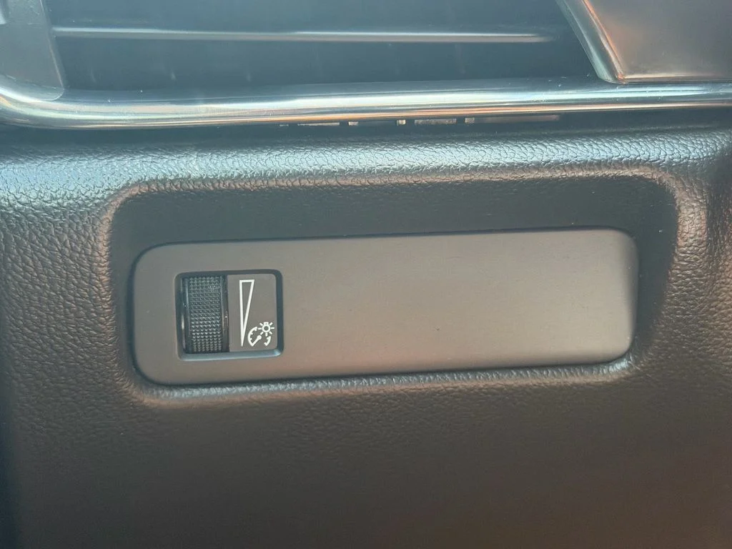 Used 2014 Radiant Silver Metallic Cadillac 2.5L image 29