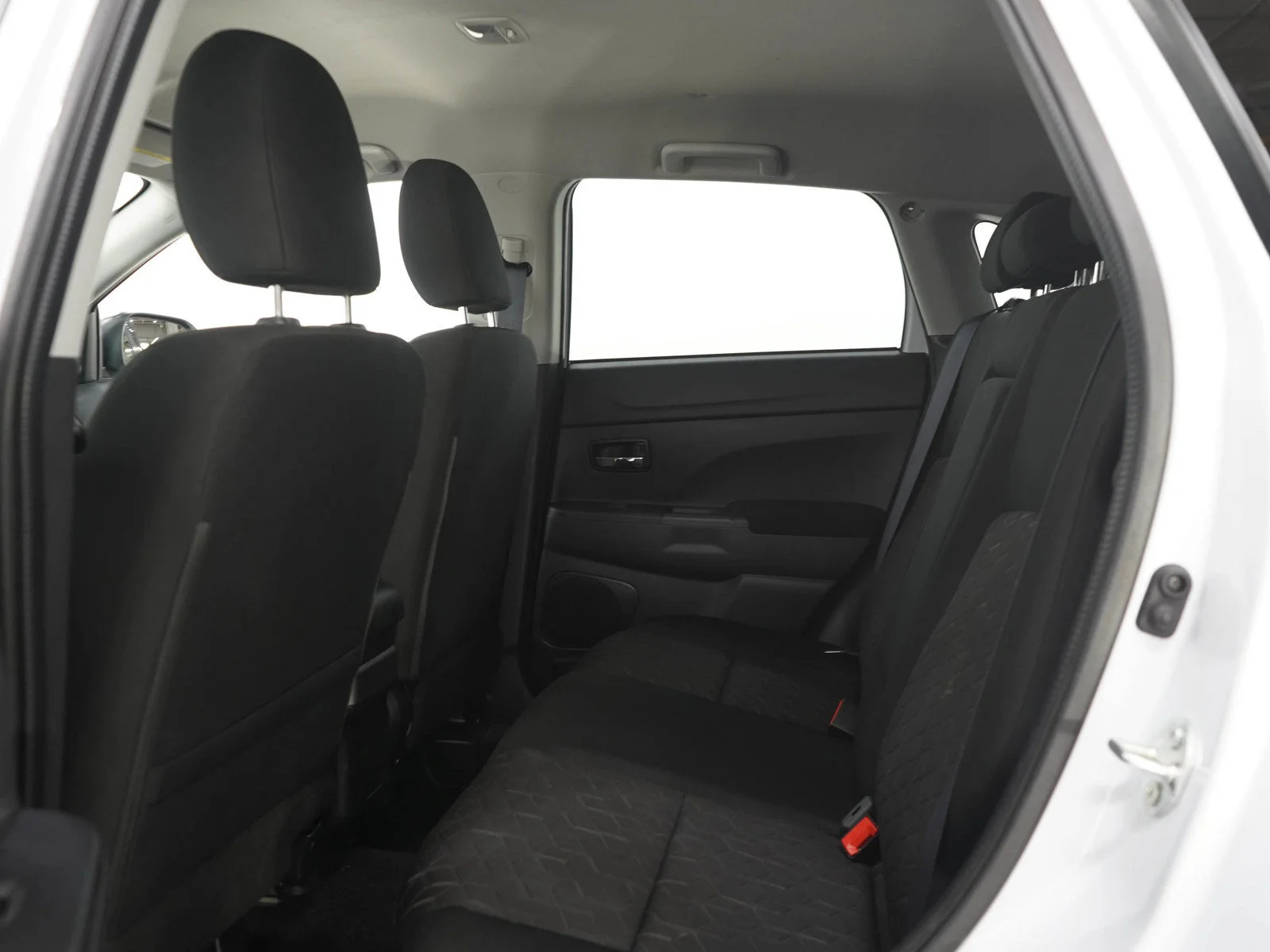 Used 2025 White Mitsubishi S image 13