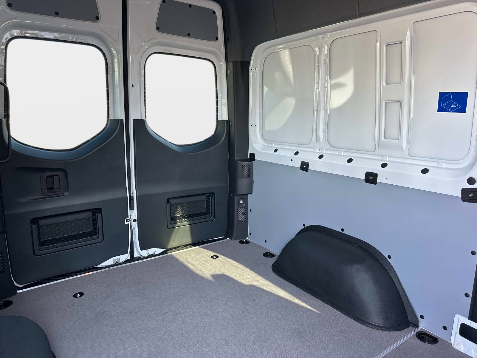 New 2026 Arctic White Sprinter Crew 144 WB image 10