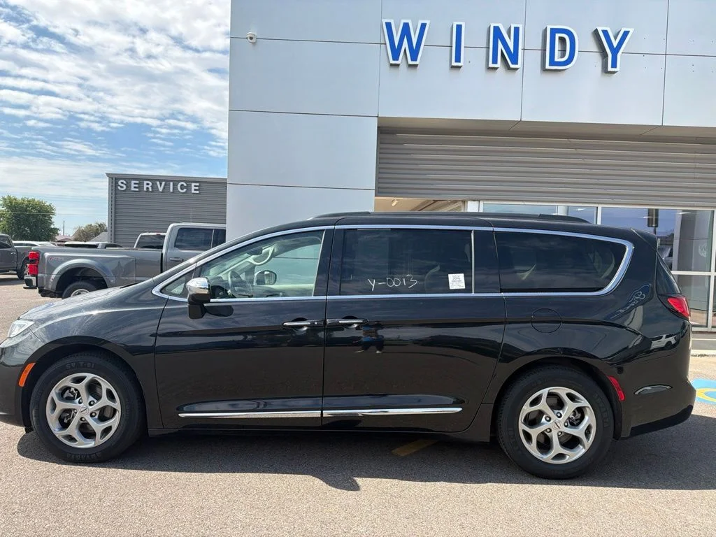Used 2023 Brilliant Black Crystal Pearlcoat Chrysler Limited image 9