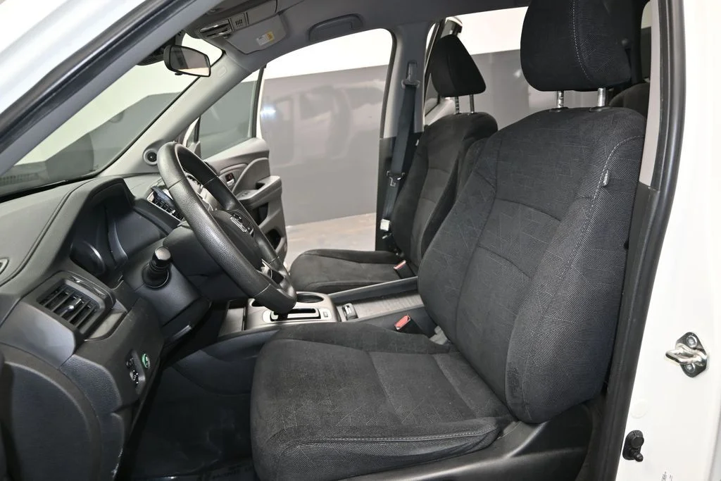 Used 2019 White Diamond Pearl Honda EX image 15
