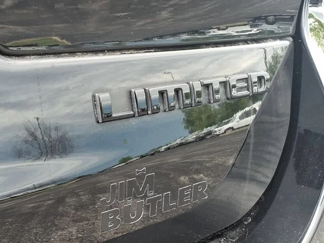 Used 2025  Jeep Limited image 26