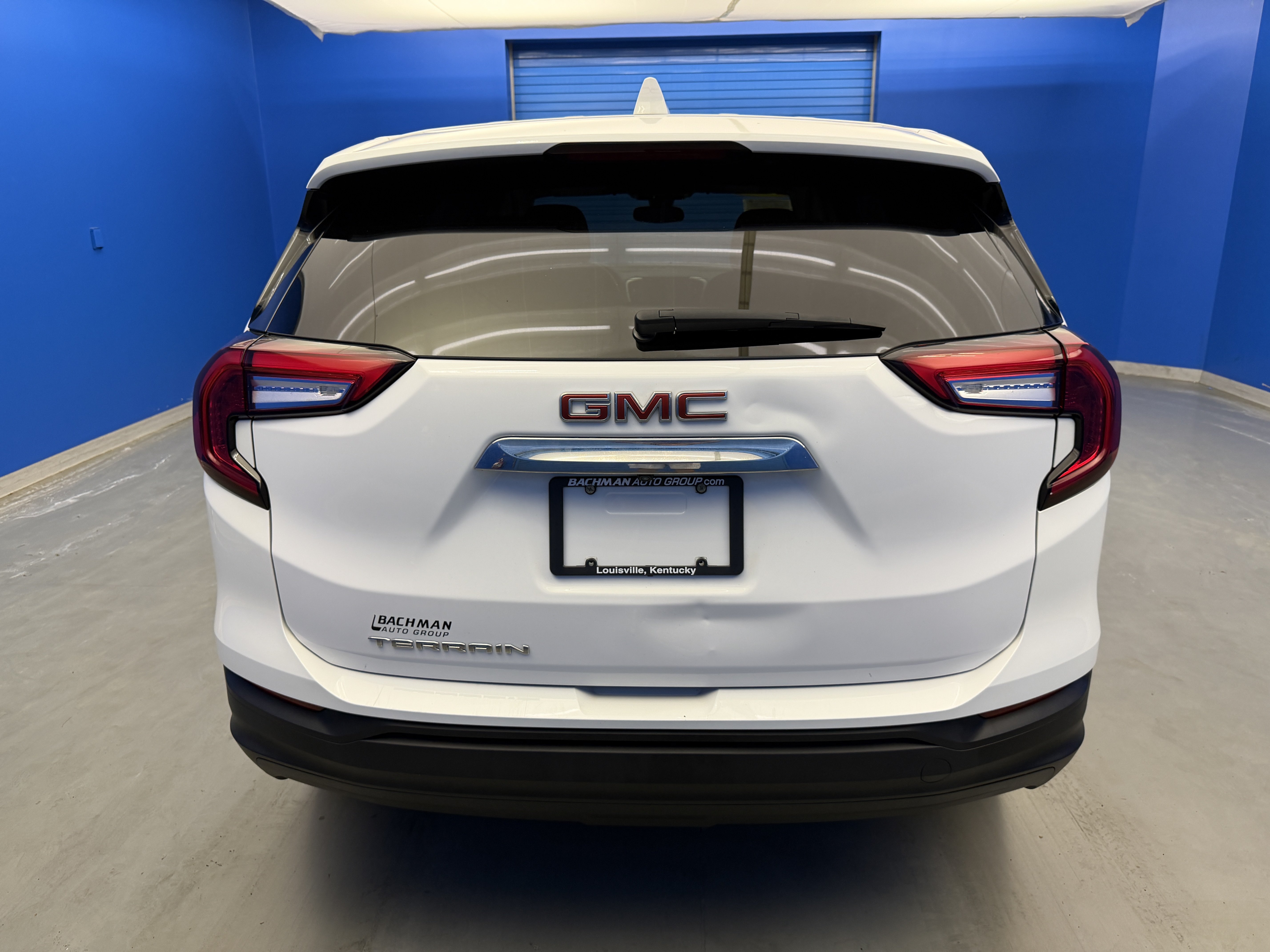 Used 2023 Summit White GMC SLE image 6
