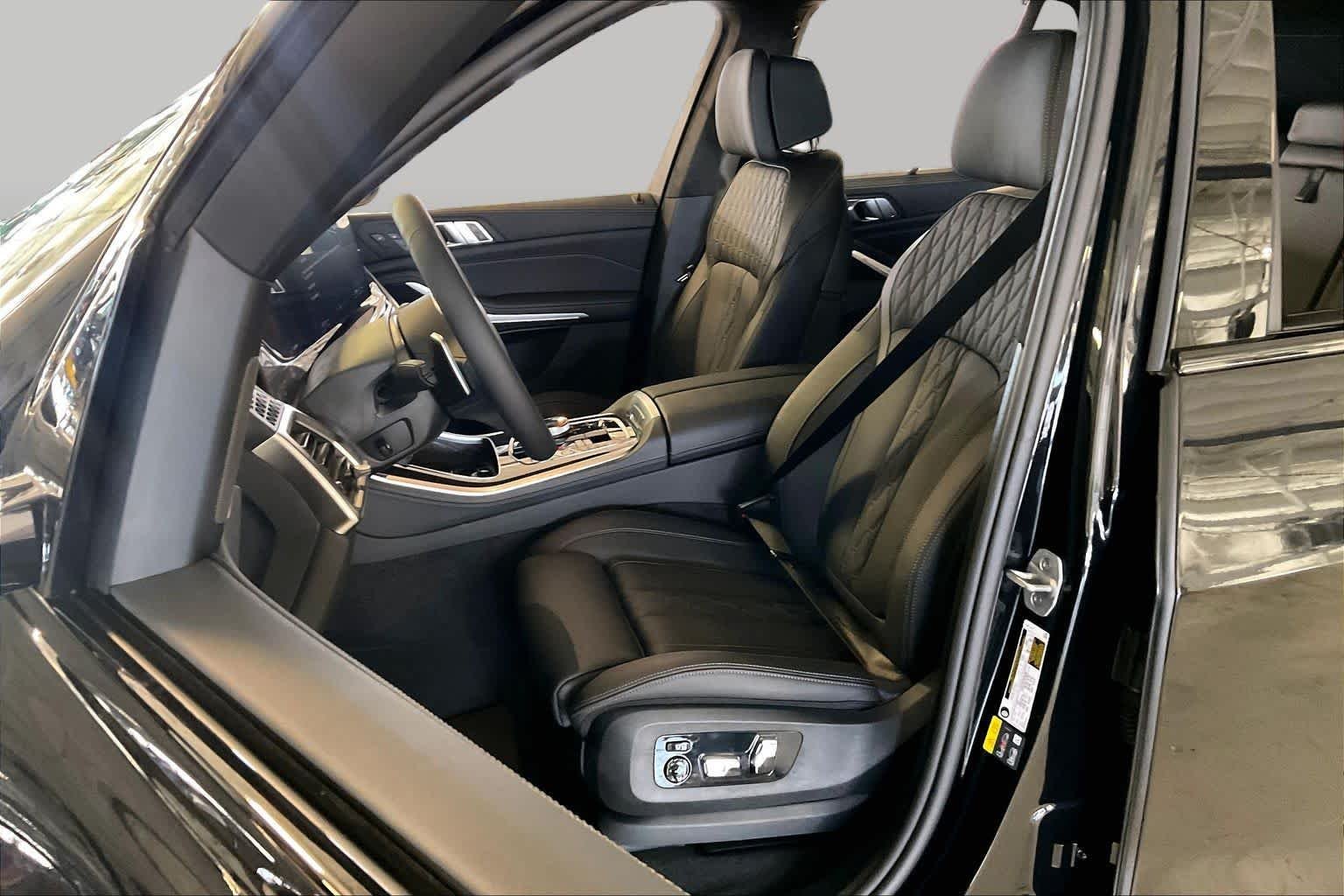 New 2026 Black Sapphire Metallic BMW xDrive50e image 9