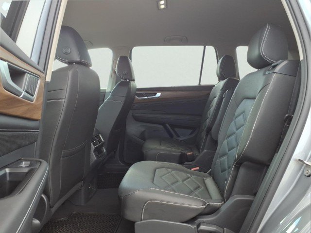 New 2026 Silver Mist Metallic Volkswagen SE w/Technology 4M image 13