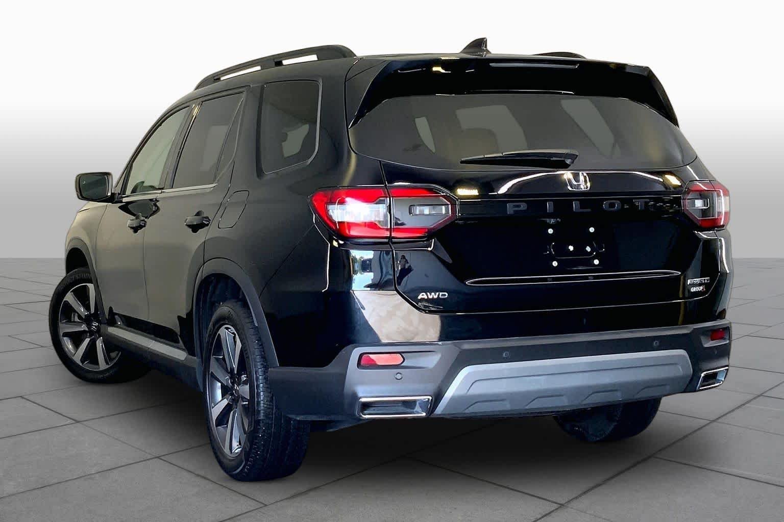 Used 2025 Crystal Black Pearl Honda Touring image 12