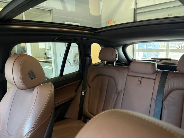 Used 2019 Blue BMW xDrive40i image 14