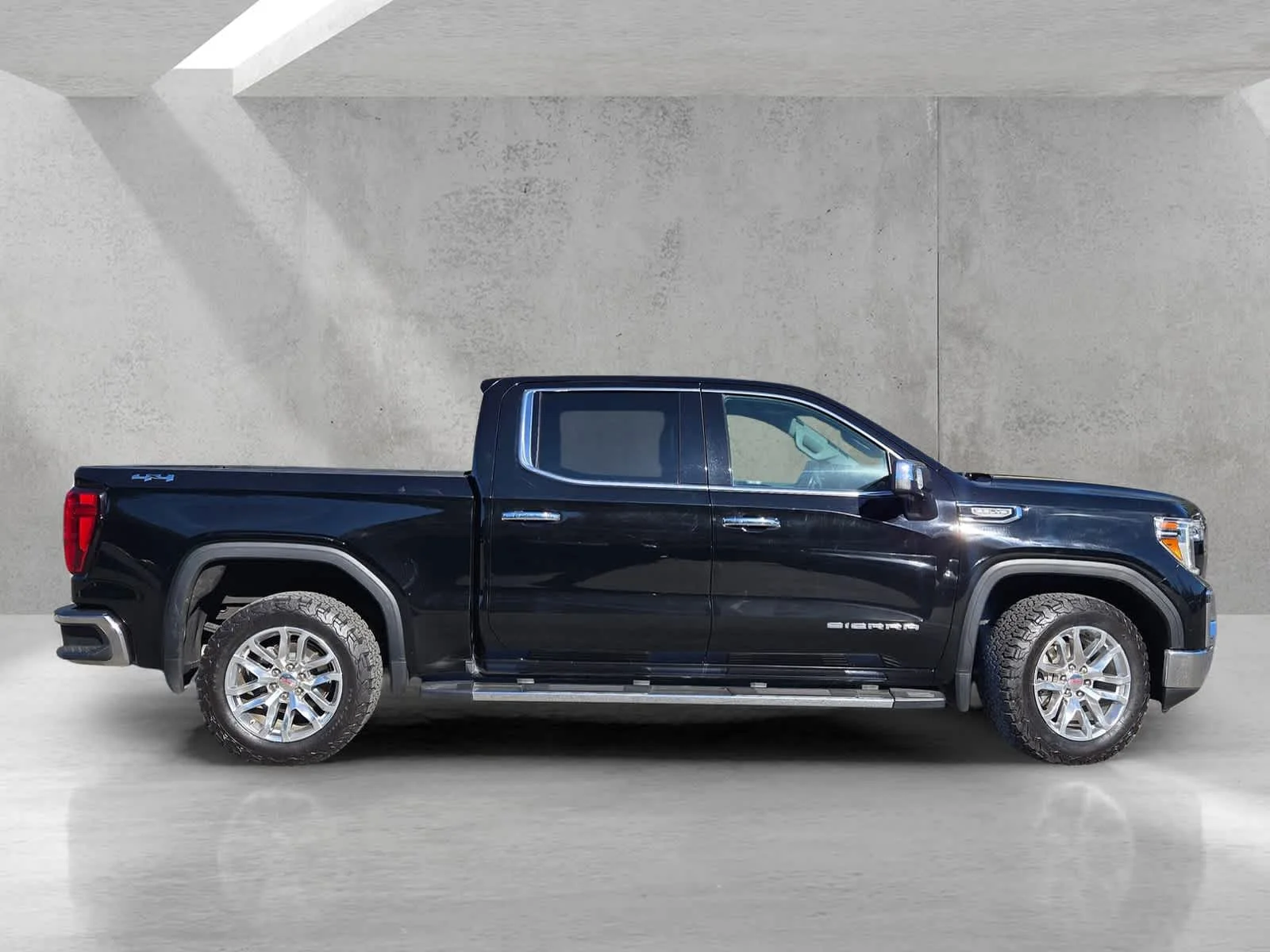 Used 2022 Onyx Black GMC SLT image 3