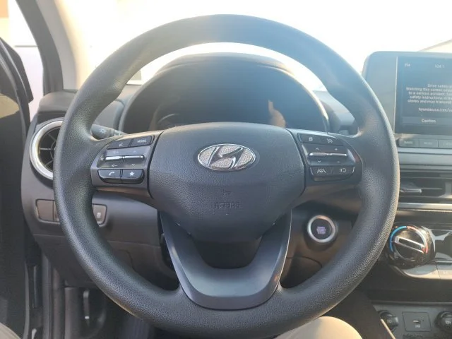 Used 2022 Silver Hyundai SEL image 11