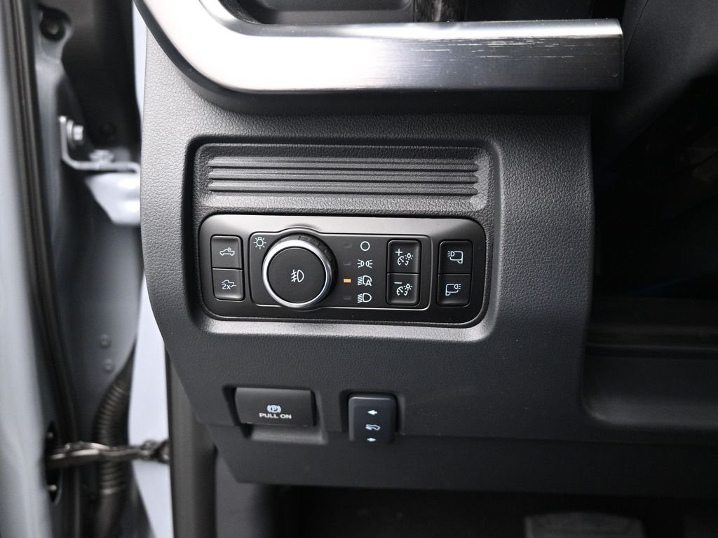 New 2026 Glacier Gray Metallic Tri-Coat Ford Lariat image 13