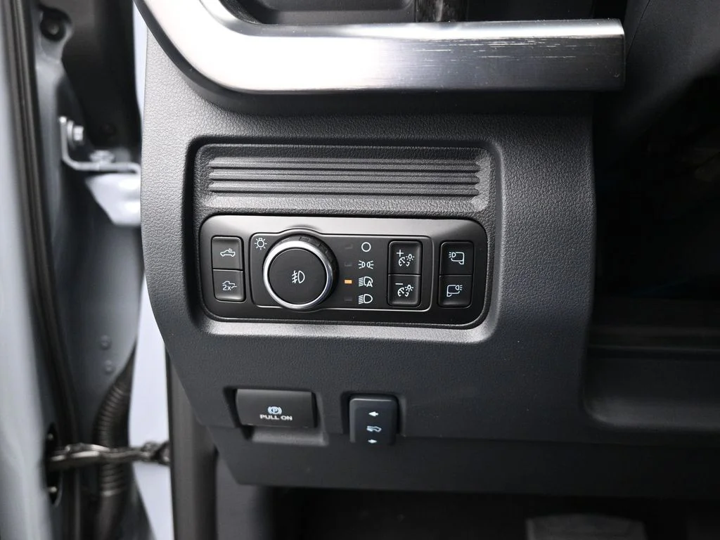 New 2026 Glacier Gray Metallic Tri-Coat Ford Lariat image 13