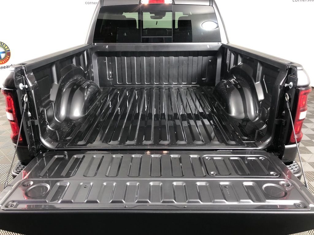 New 2026 Granite Crystal Metallic Clear-Coat Exterior Paint RAM Laramie image 31