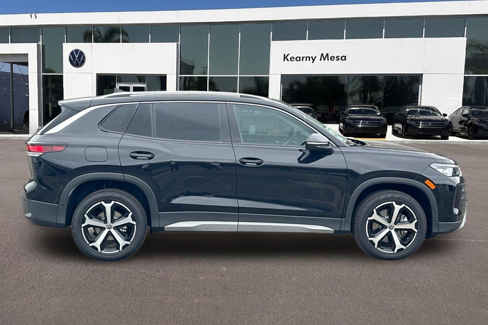 New 2026 Deep Black Pearl Volkswagen 2.0T SE image 3