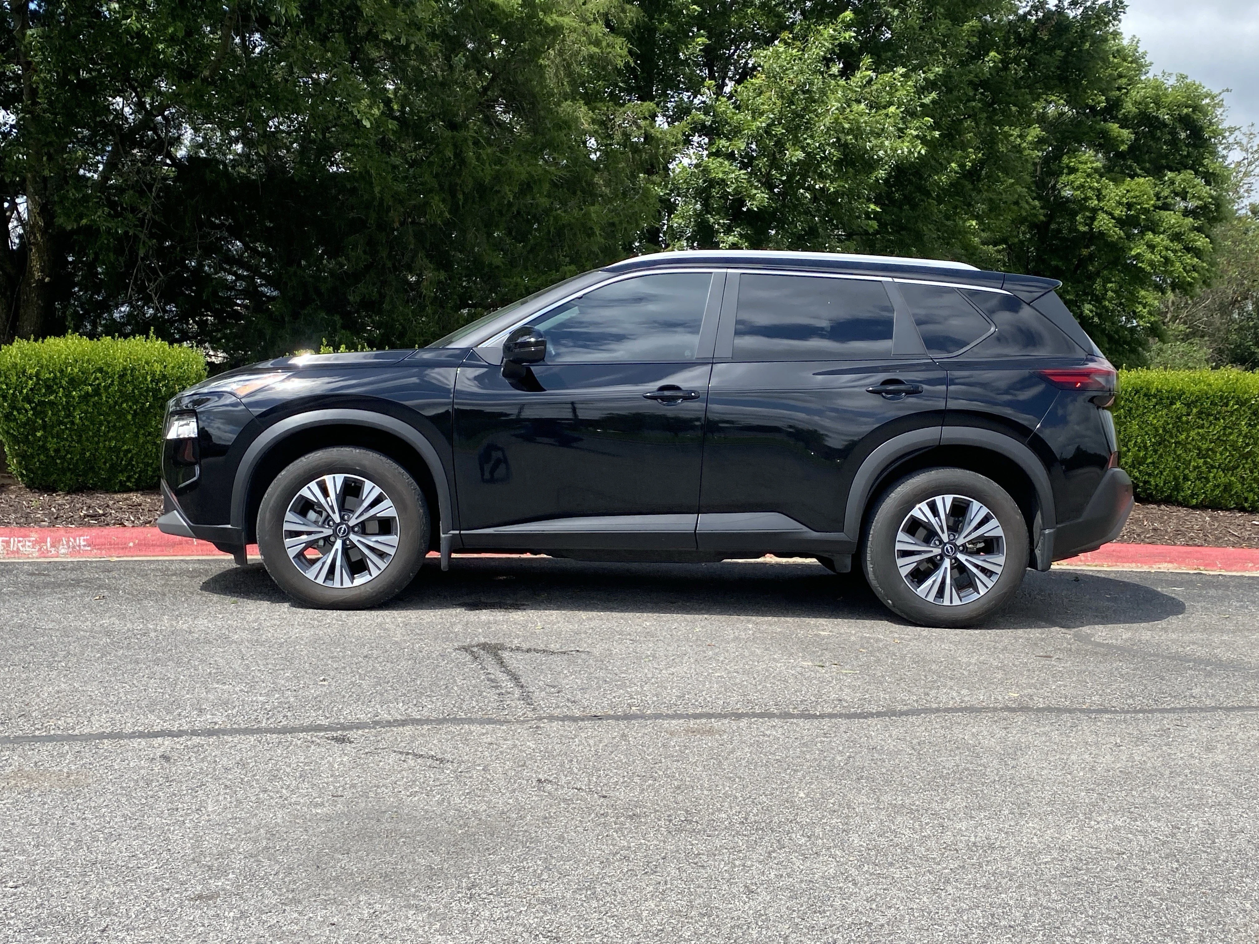 Used 2023 Super Black Nissan SV image 9