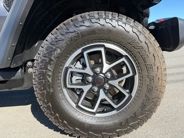 New 2026 Granite Crystal Metallic Clear-Coat Exterior Paint Jeep  image 4