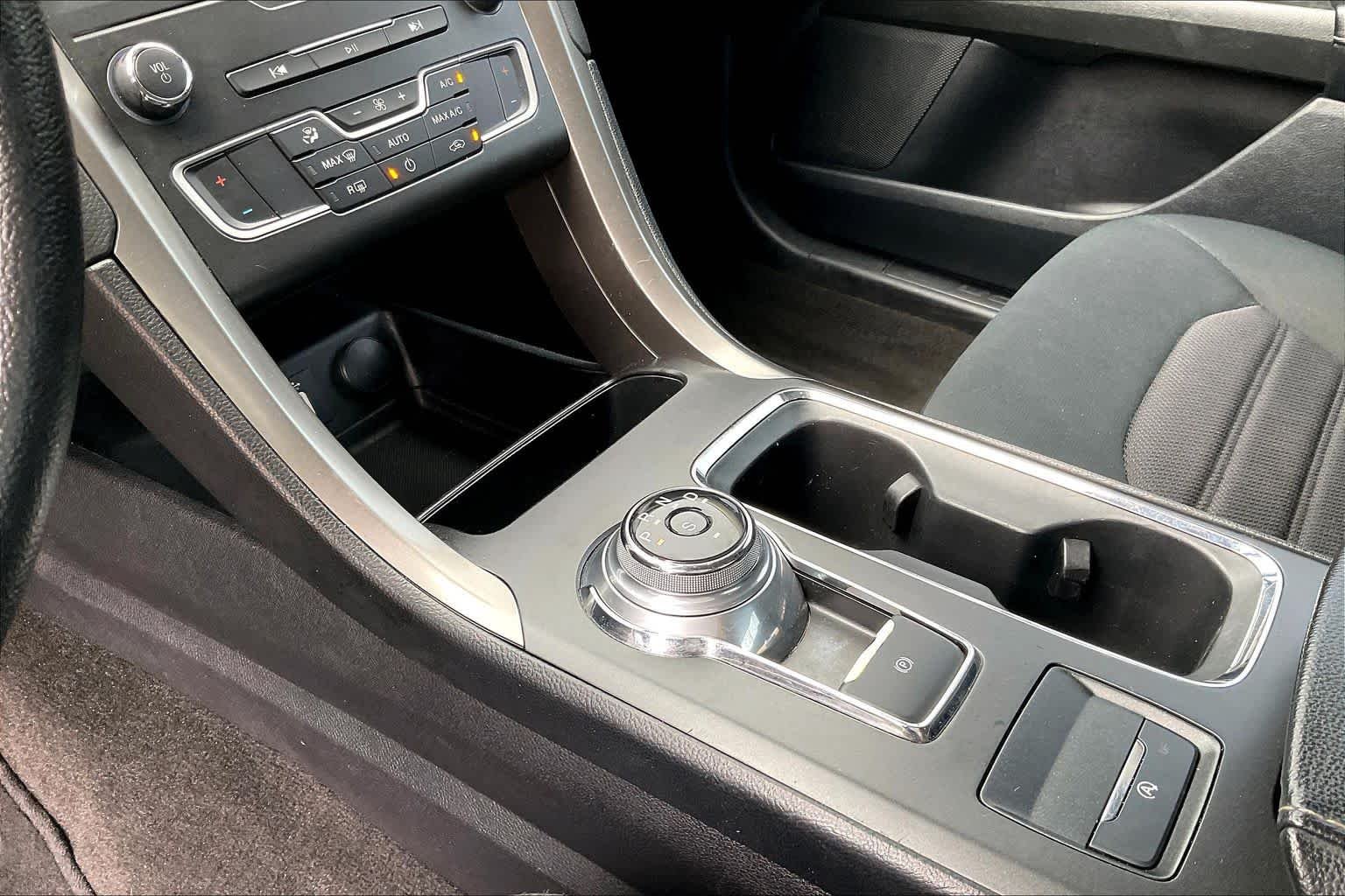 Used 2019 Agate Black Ford SE image 16