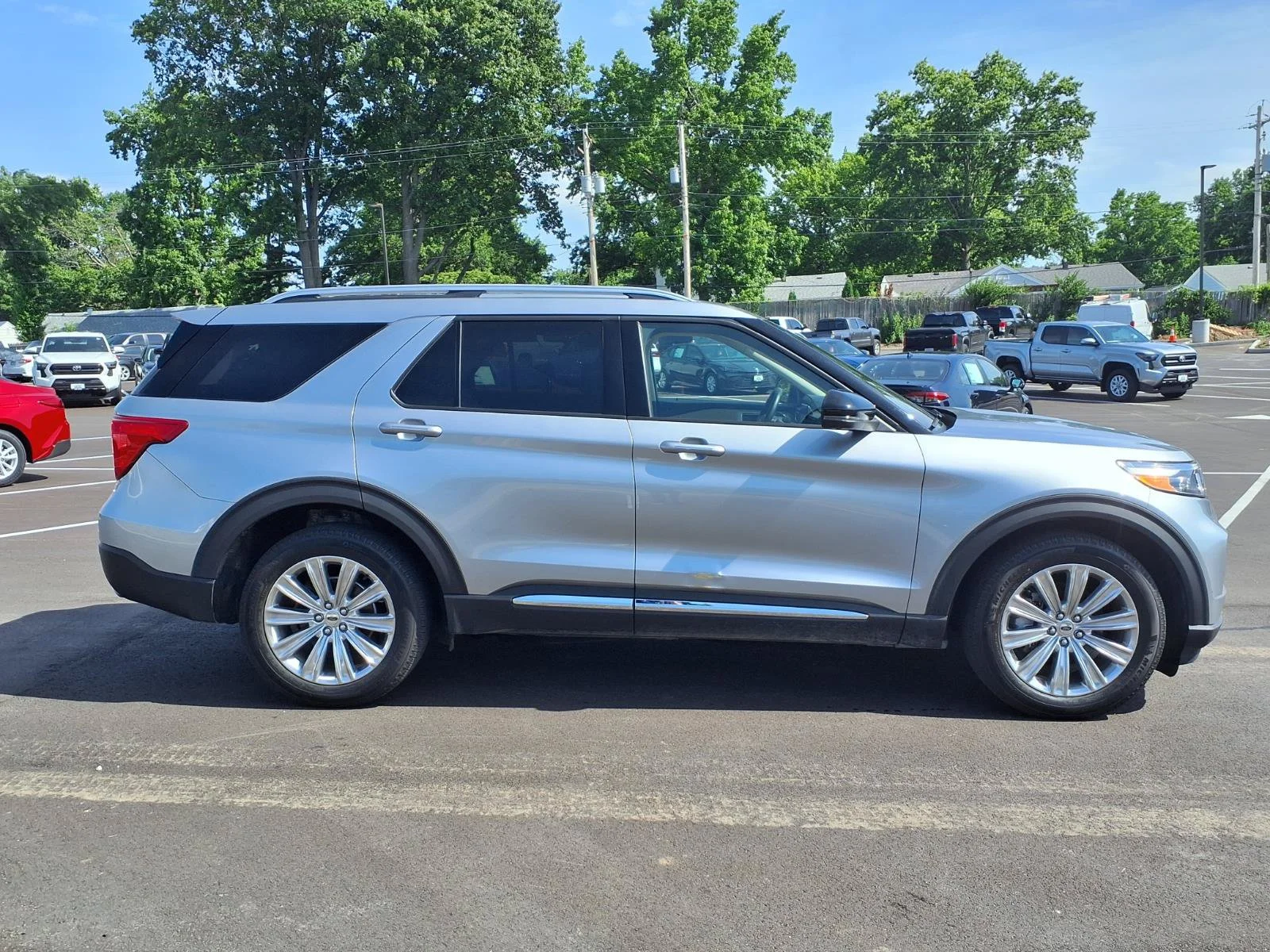 Used 2020 Silver Metallic Ford Limited image 3