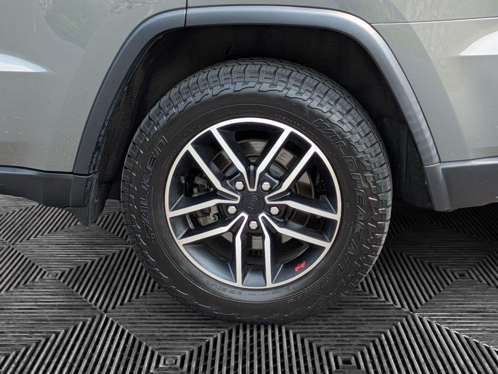 Used 2021 Sting-Gray Clearcoat Jeep Trailhawk image 9