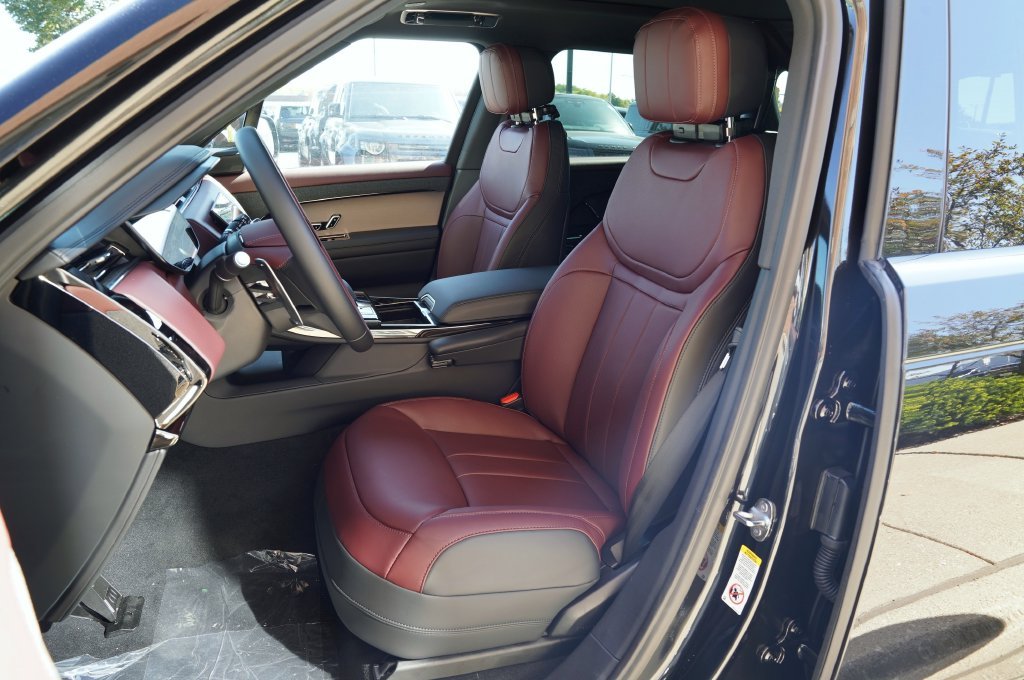 New 2027 Santorini Black Land Rover Dynamic SE image 16
