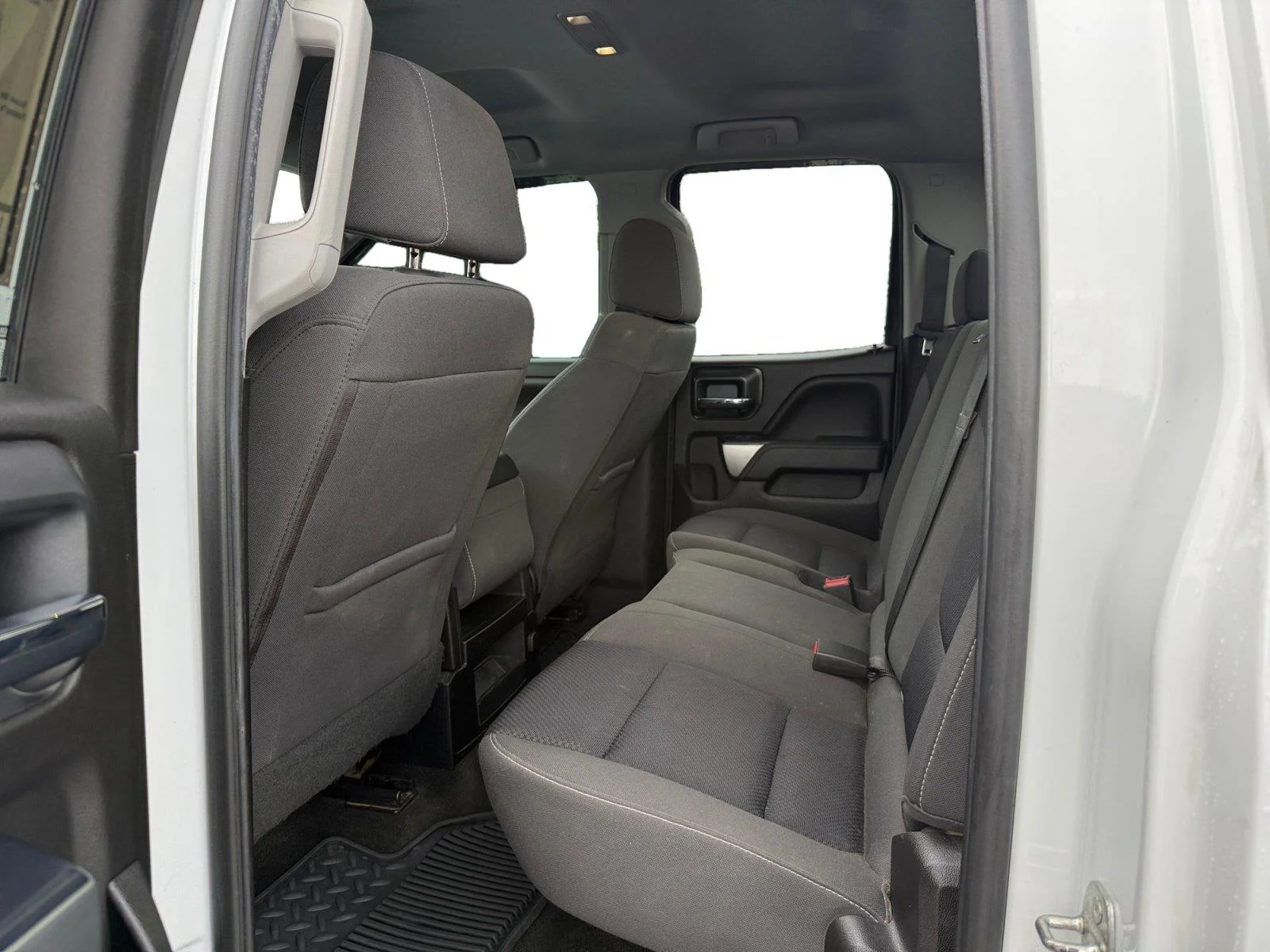 Used 2018 Summit White Chevrolet LT image 19