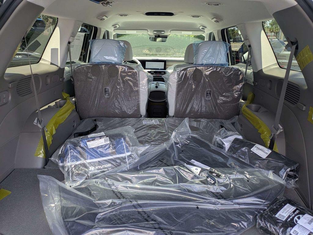 New 2026 White Hyundai SEL FWD image 12