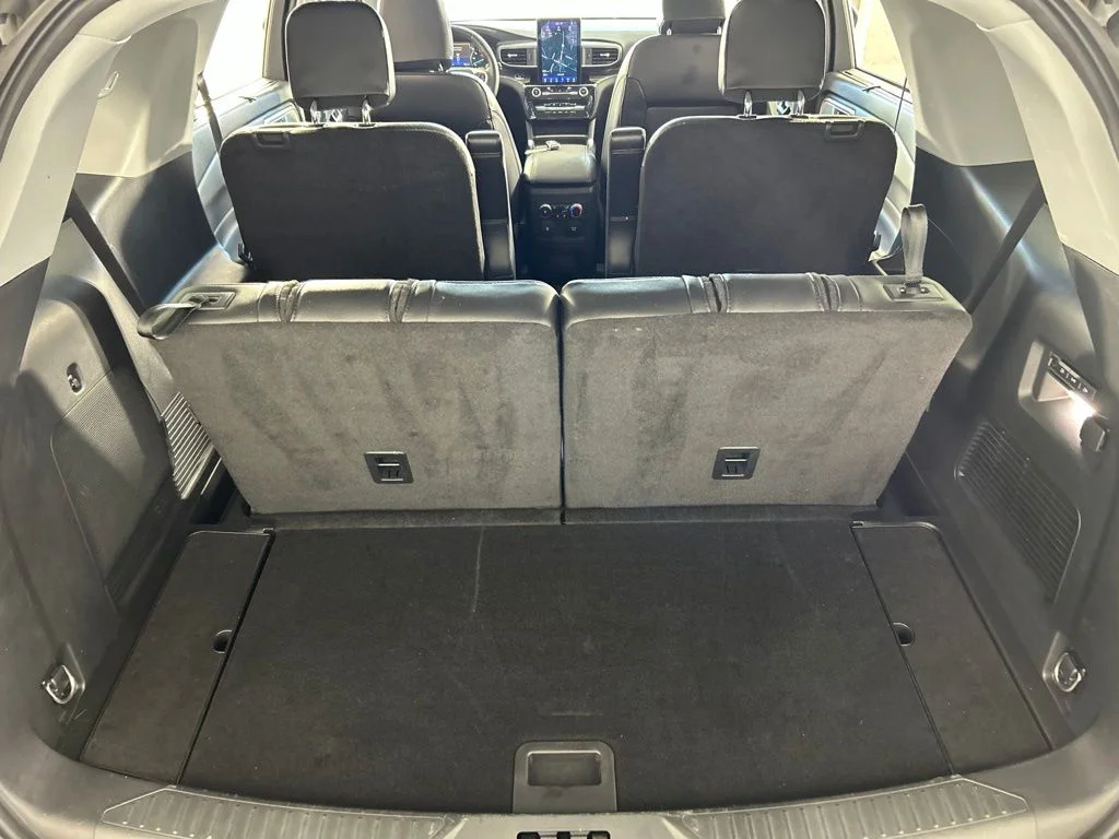 Used 2023 Silver Ford Limited image 33