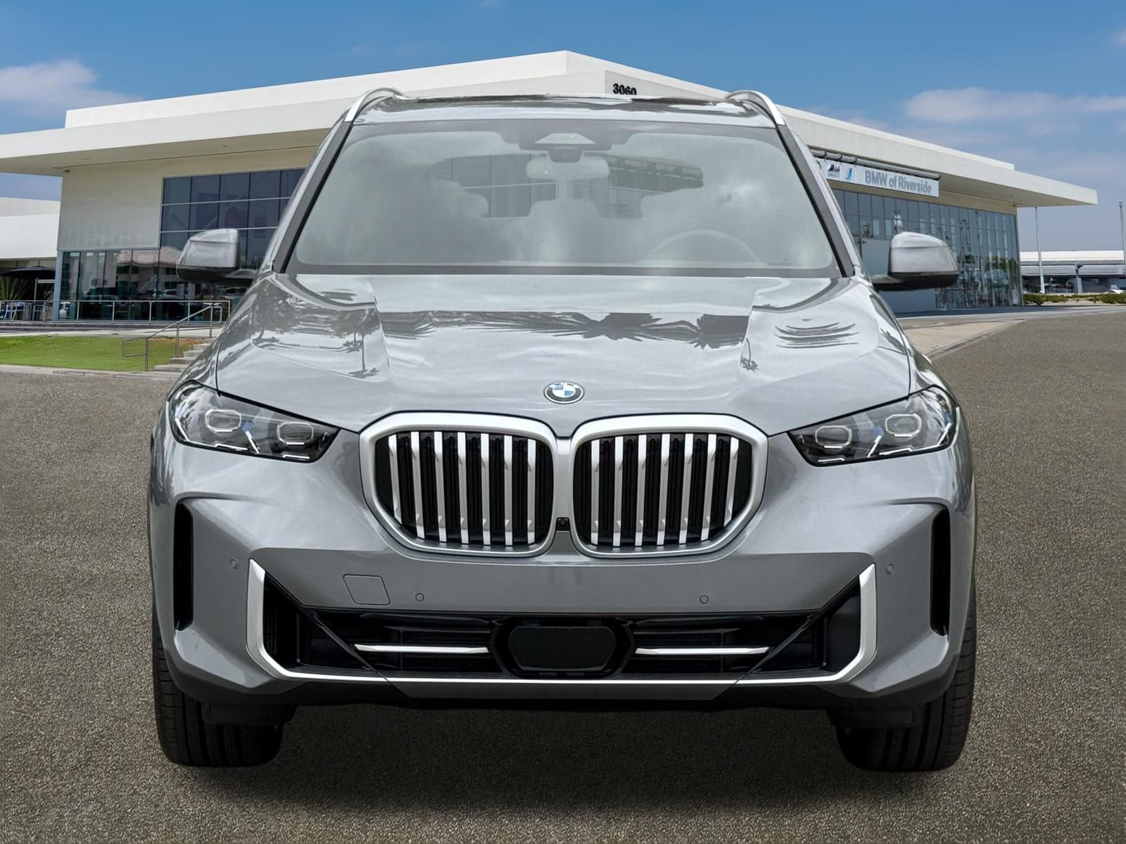New 2026 Skyscraper Grey Metallic BMW sDrive40i image 3