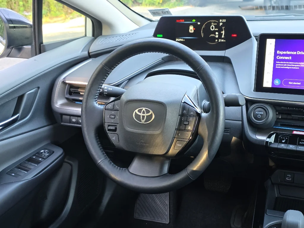 Used 2023 Wind Chill Pearl Toyota XLE image 26
