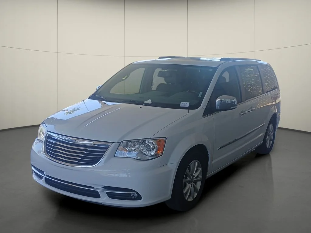 Used 2016 White Chrysler Limited image 3