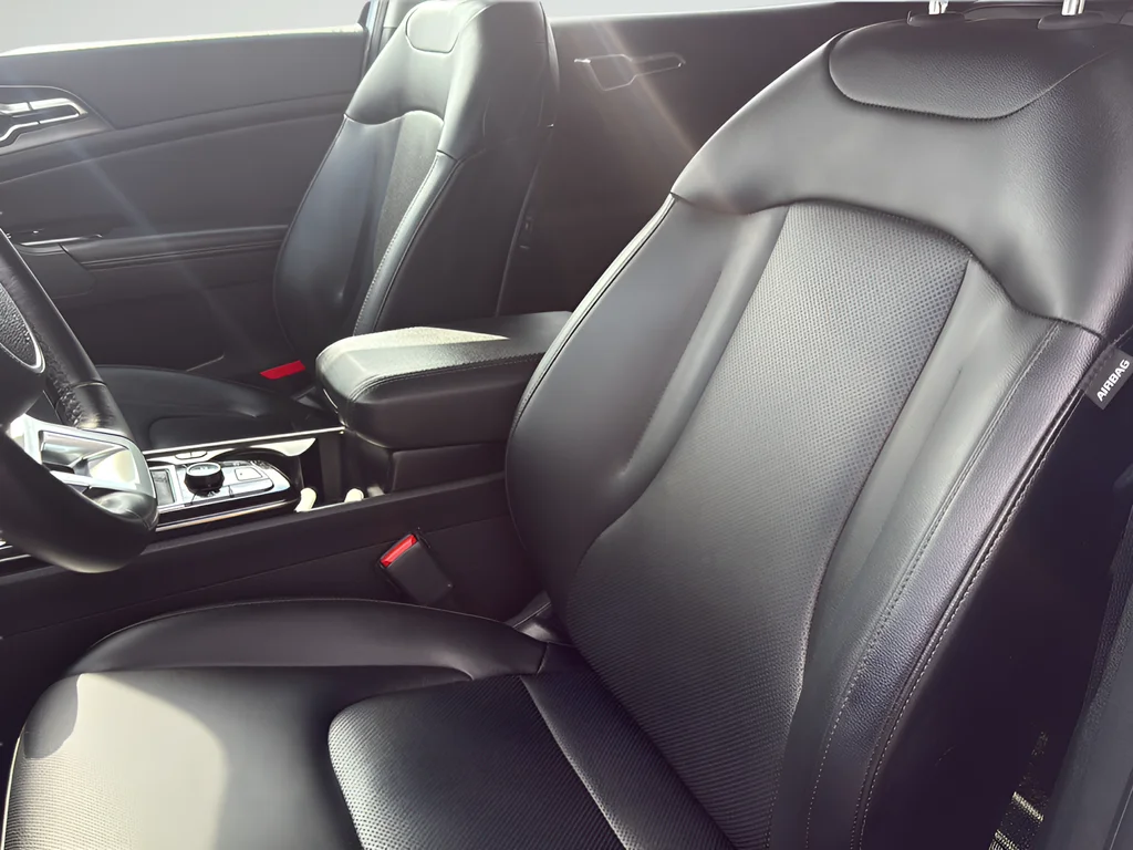 Used 2023 White Kia EX image 10