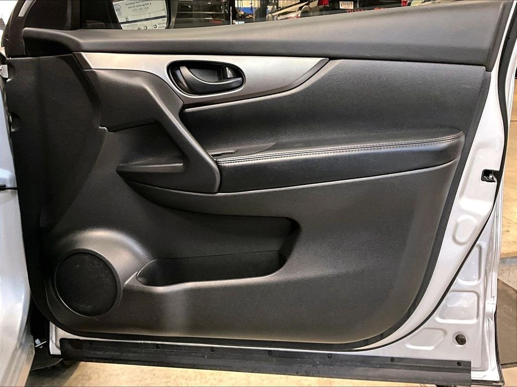 Used 2019 Silver Nissan S image 12