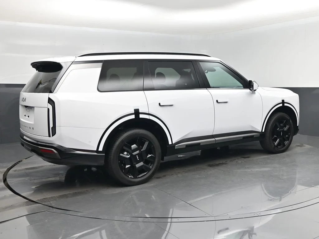Certified Used 2027 White Kia SX image 3