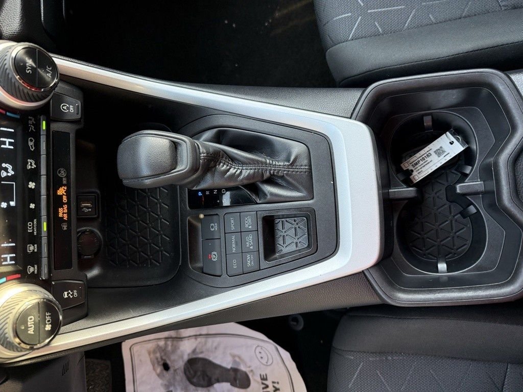 2023 Toyota RAV4 XLE - Photo 21