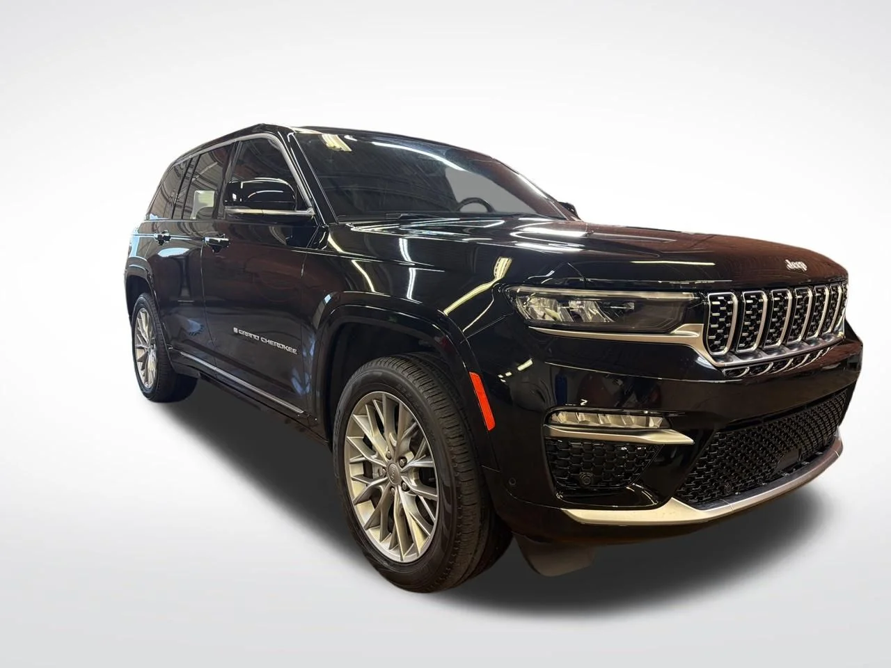 Used 2025 Diamond Black Jeep Summit image 9