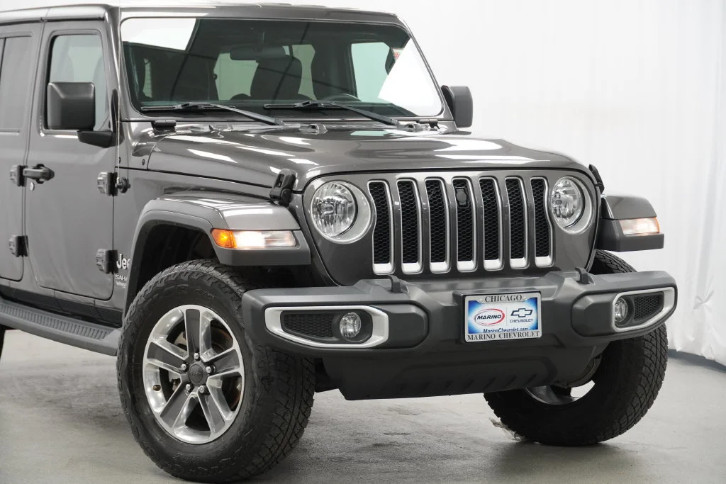 Used 2020 Gray Jeep Sahara 4x4 image 9