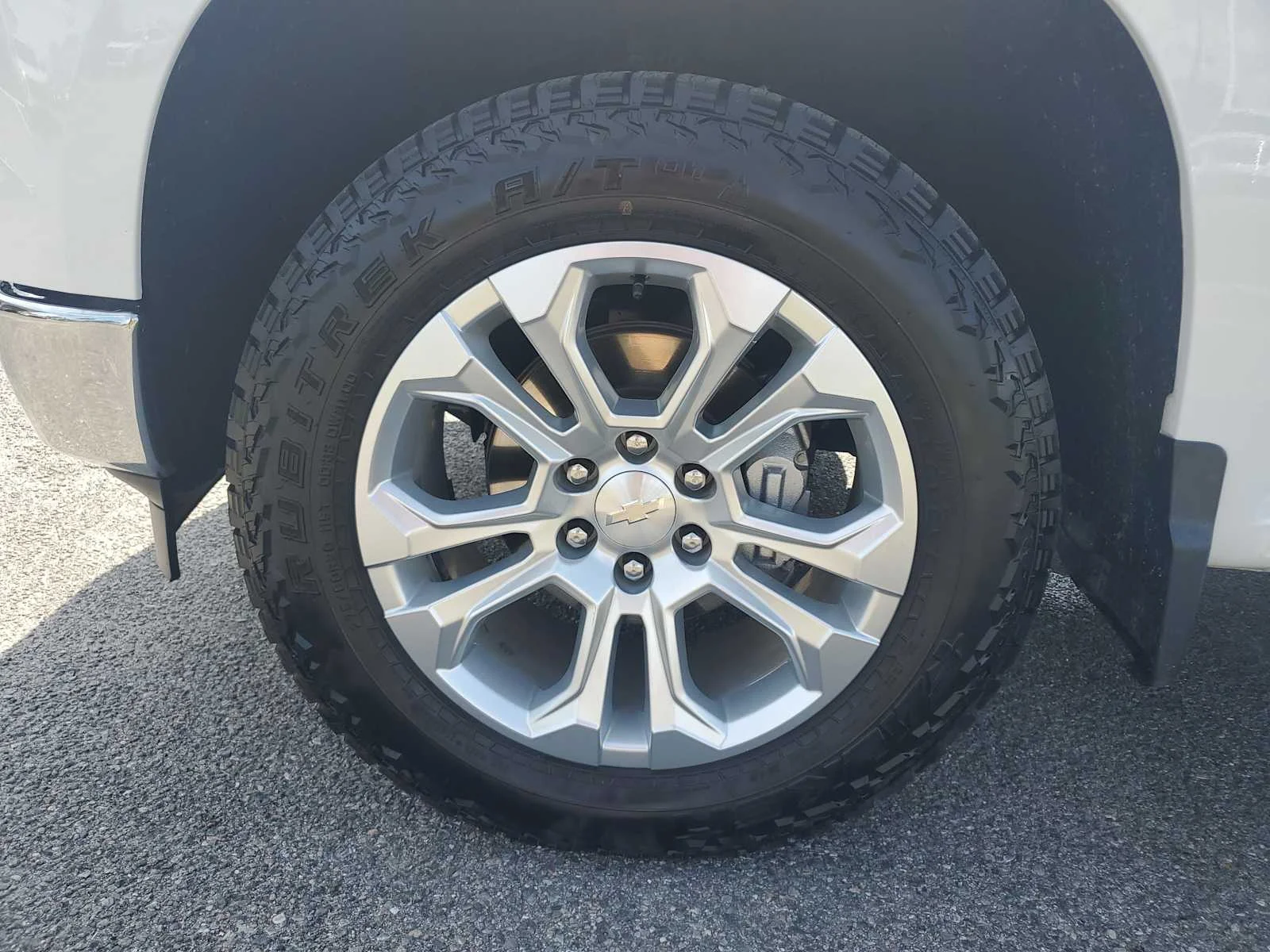 Used 2024 Summit White Chevrolet LTZ image 10