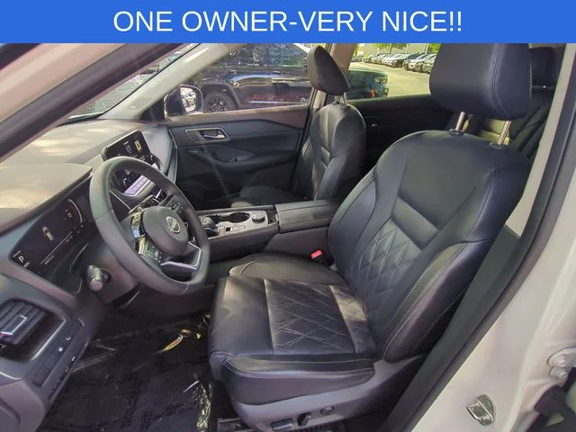 Used 2023 White Nissan Platinum image 16