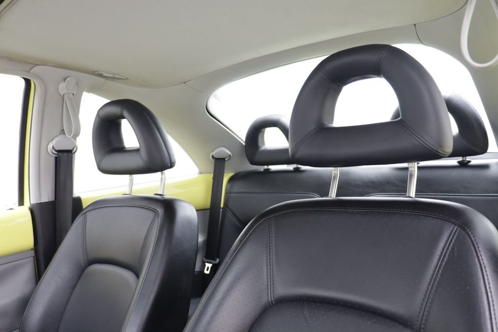 Used 2000 Yellow Volkswagen GLS image 12