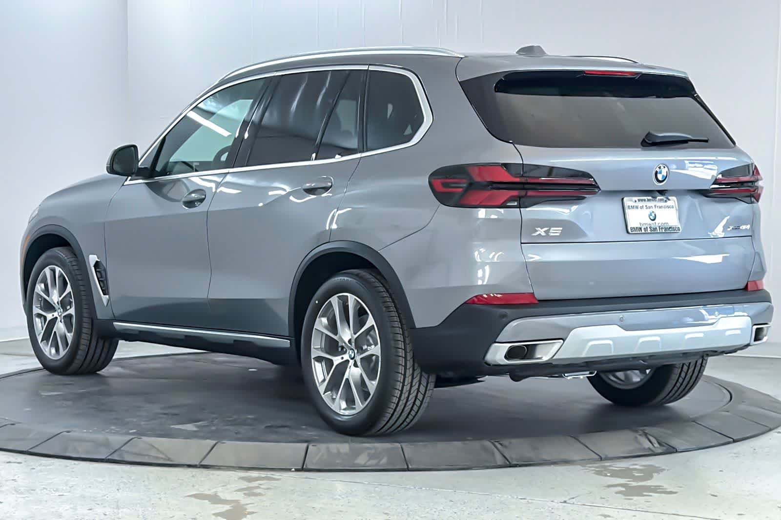 New 2026 Skyscraper Grey Metallic BMW xDrive40i image 6