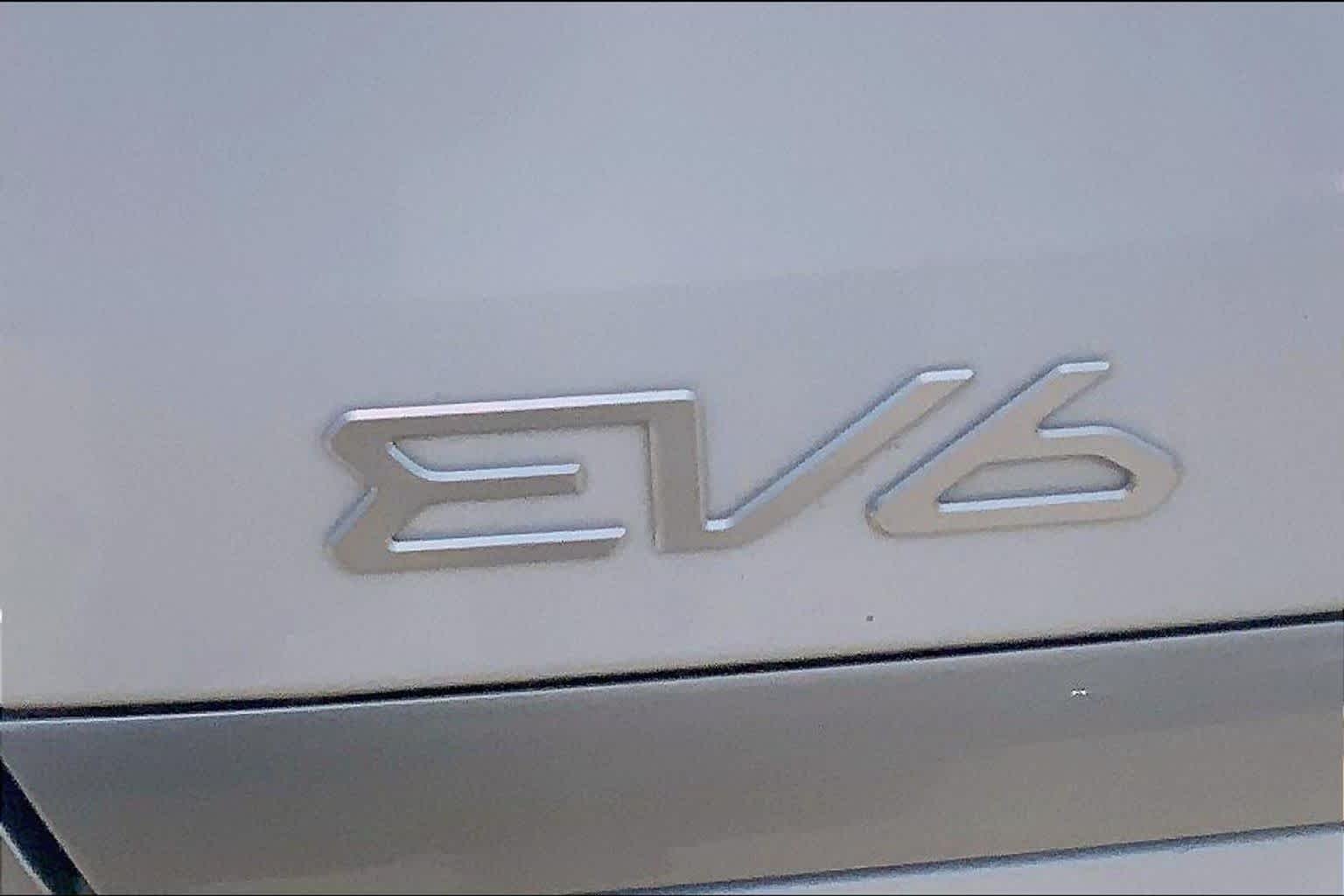 Certified Used 2024 Snow White Pearl Kia Light Long Range image 28
