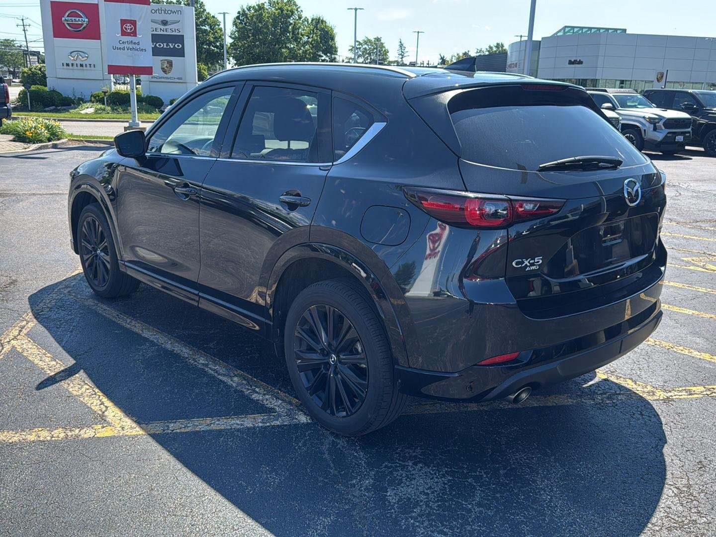 Used 2023 Blk Mazda  image 4