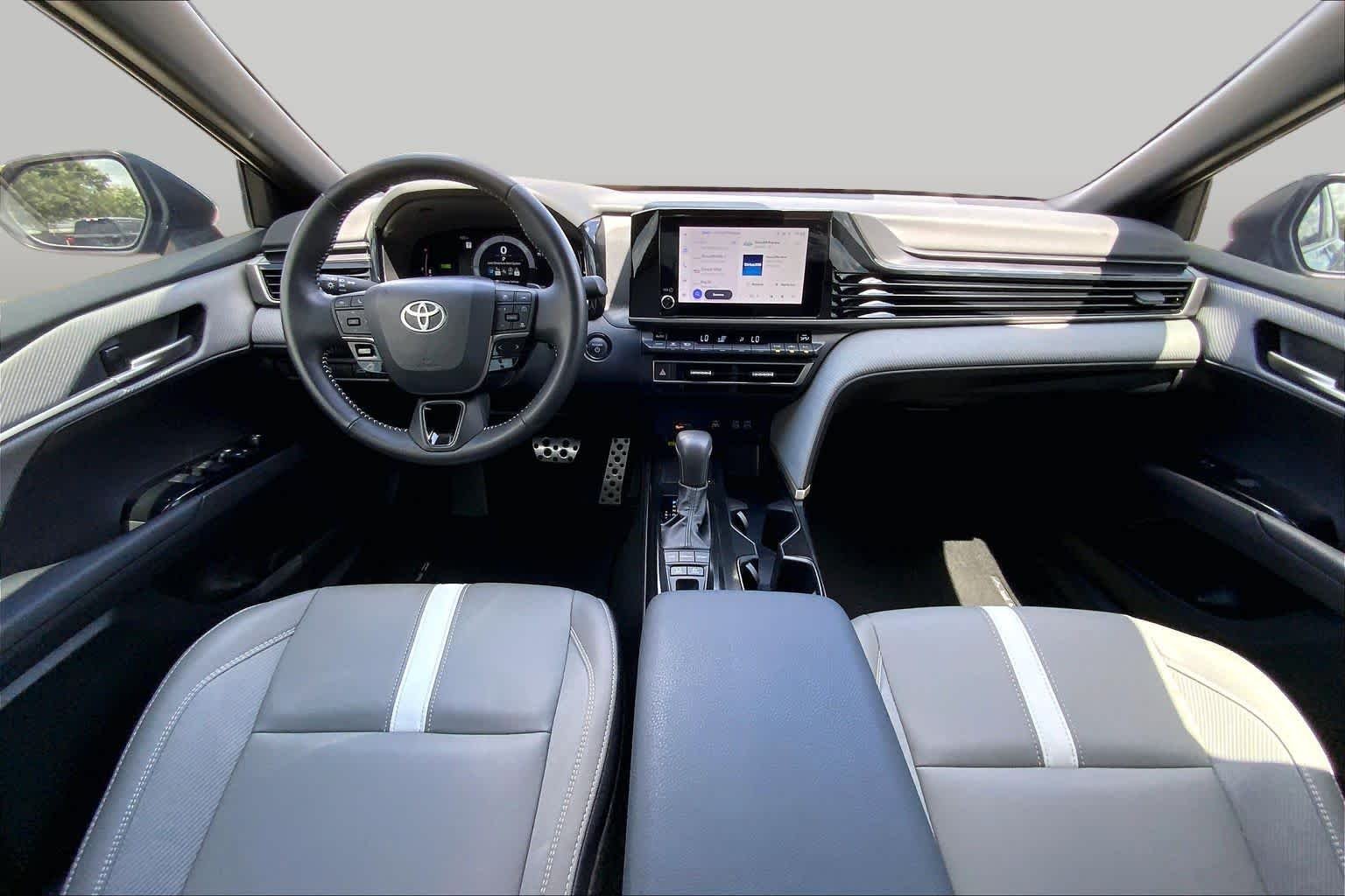 Used 2025 Ocean Gem Toyota SE image 29