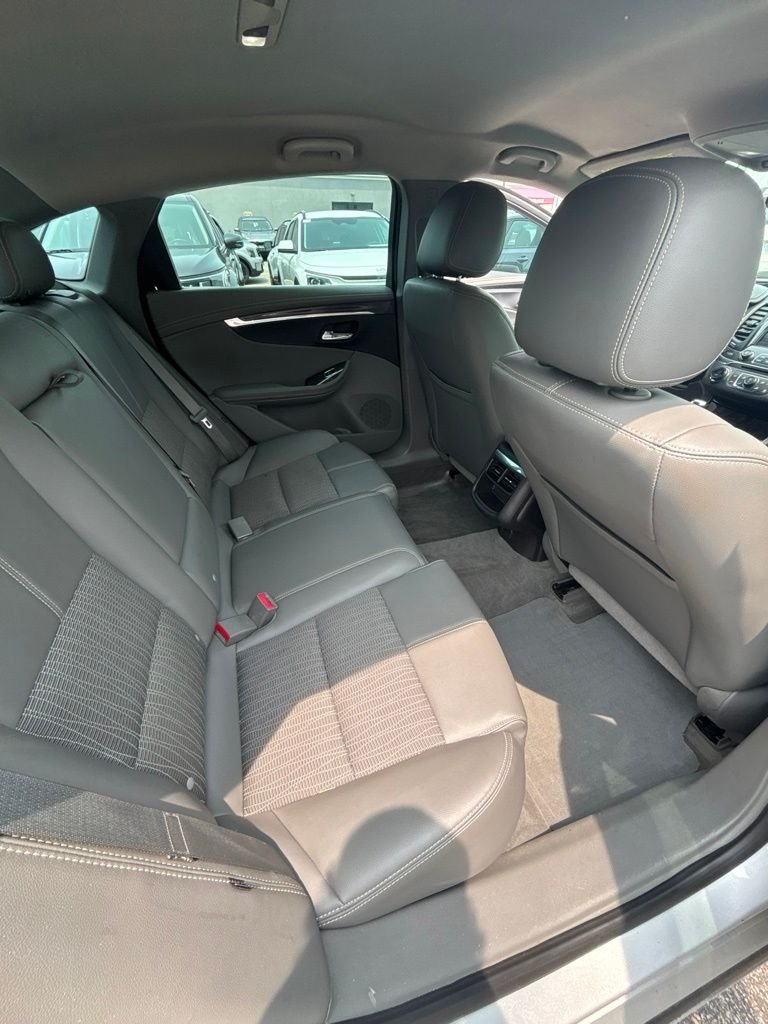 Used 2015 Silver Chevrolet LT image 22