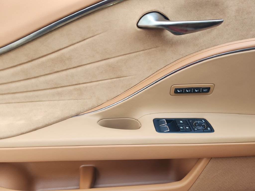Used 2018 Infrared Lexus 500 image 23