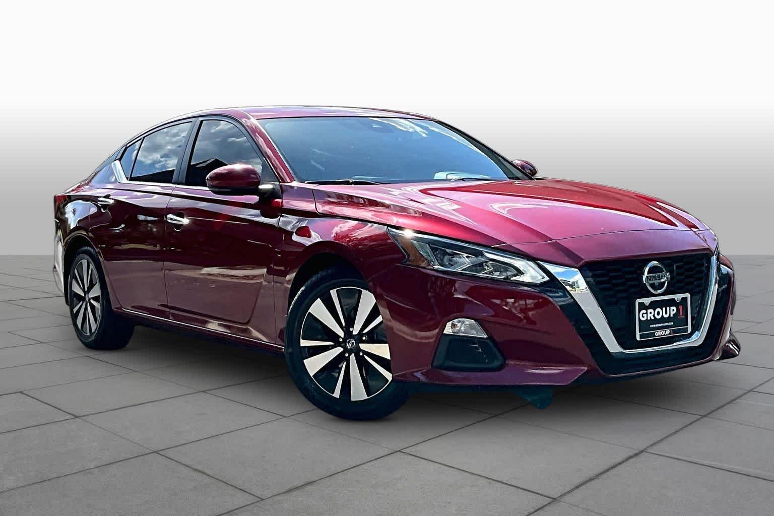Used 2022 Scarlet Ember Tintcoat Nissan 2.5 SV image 5
