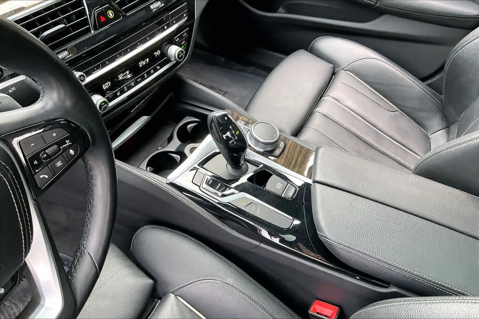 Used 2020 Black Sapphire Metallic BMW 530i xDrive image 16
