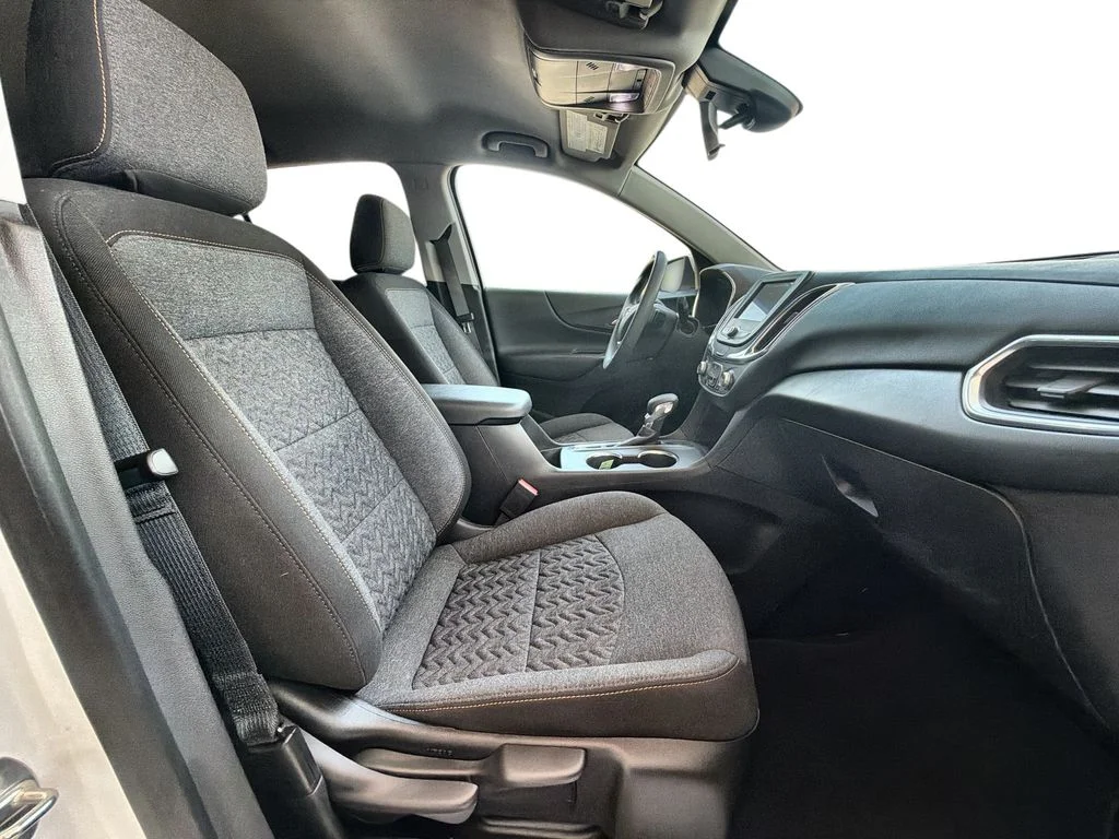 Used 2022 White Chevrolet LT image 29